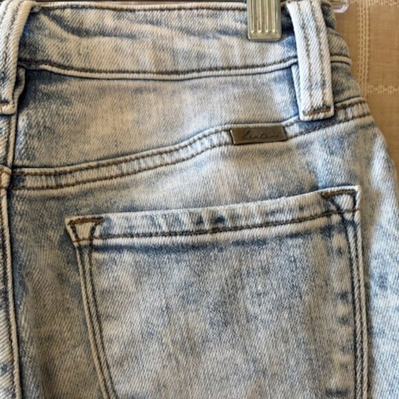 KanCan acid-wash denim jeans with a button-fly closure size 24 - Picture 4 of 7